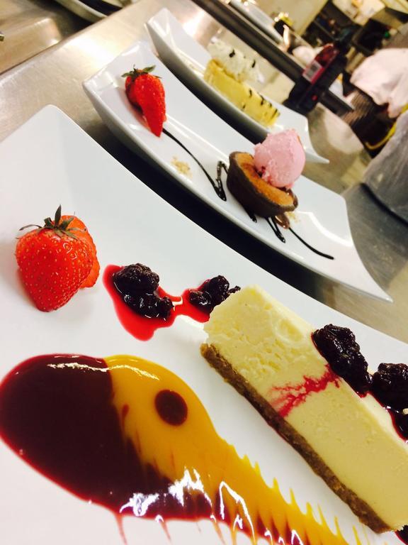 Huntly Arms Hotel อะบอยน์ ภายนอก รูปภาพ
