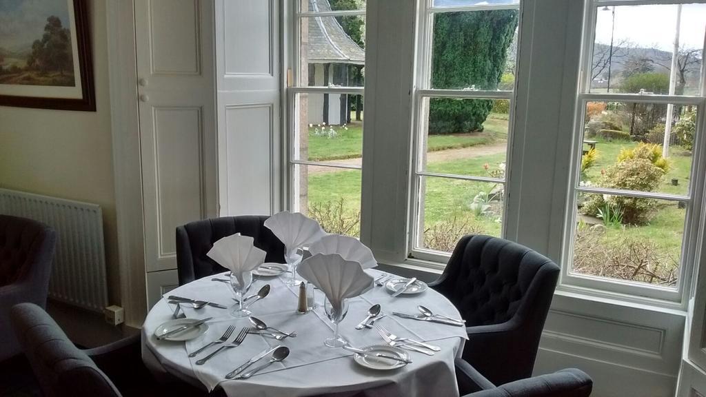 Huntly Arms Hotel อะบอยน์ ภายนอก รูปภาพ