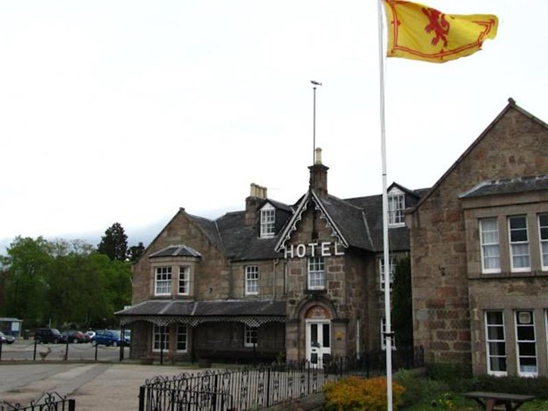 Huntly Arms Hotel อะบอยน์ ภายนอก รูปภาพ